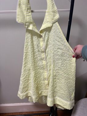 Light Yellow Sleeveless Button-Front Women's Top